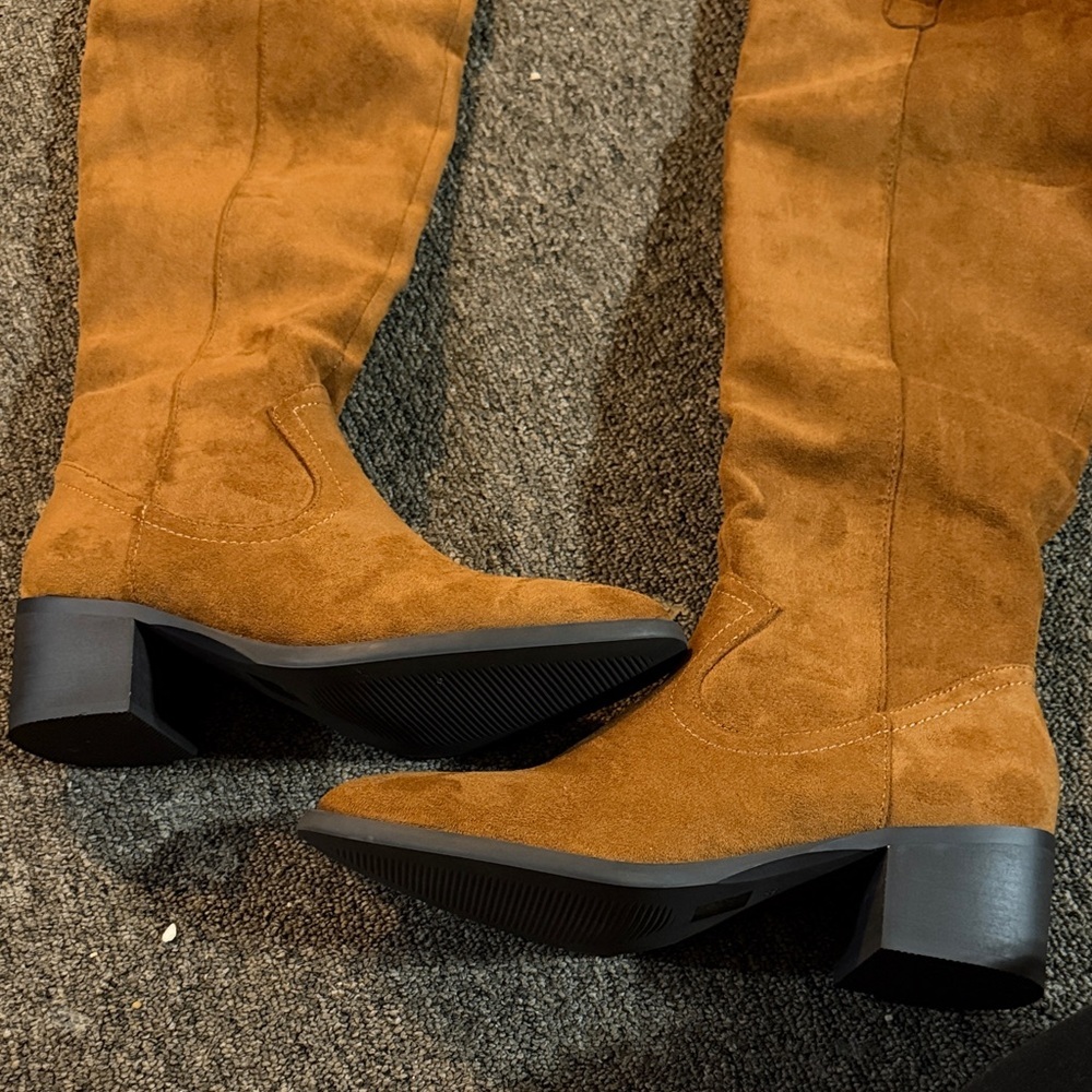 Woman’s Tan Suede Boots - Picture 4 of 5